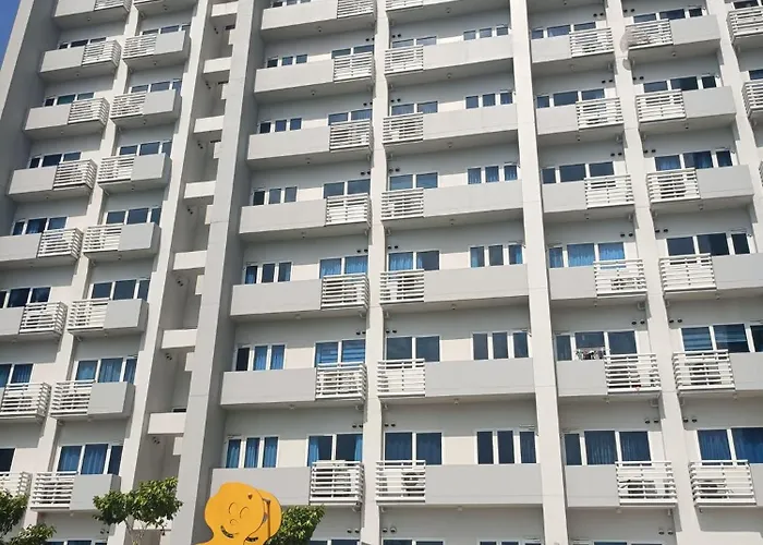 Crisean Highrise - 100 West Makati Apartment